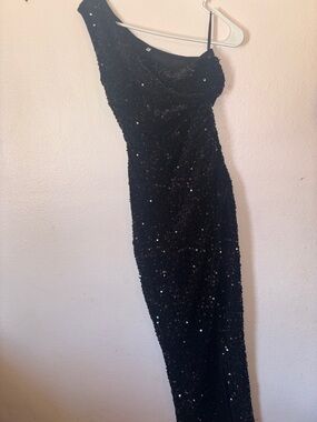 Woman’s Elegant Single Shoulder Black Sequin Dress, Sexy  Gown, Front Slit